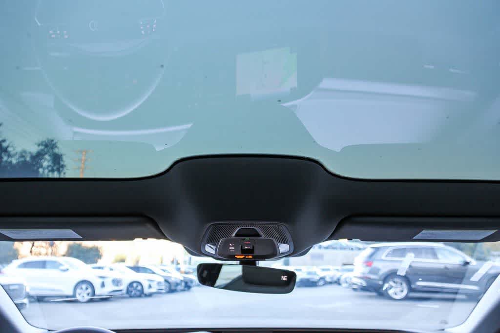 Thumbnail: 2025 Audi e-tron S - 12