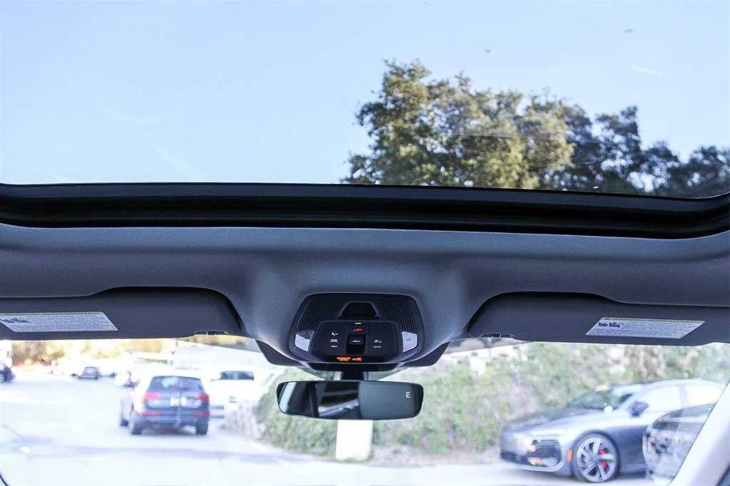 Thumbnail: 2025 Audi Q5 - 12