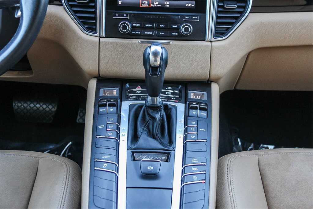 Thumbnail: 2018 Porsche Macan - 13