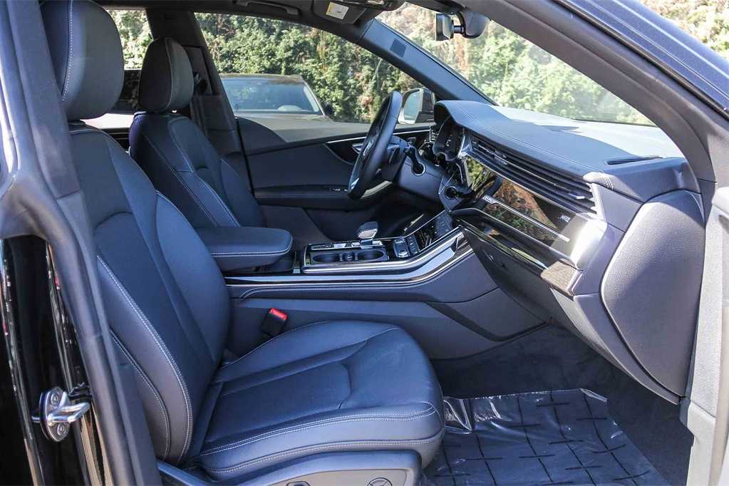 Thumbnail: 2025 Audi Q8 - 20