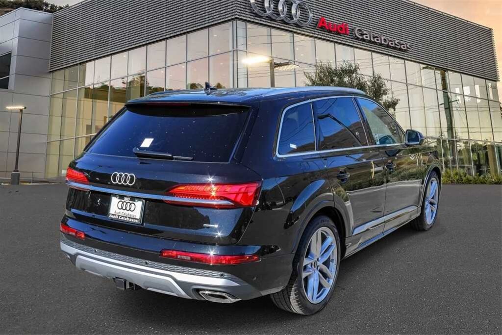 New 2025 Audi Q7 55 Premium Plus SUV