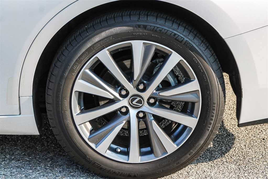 Thumbnail: 2019 Lexus ES - 11