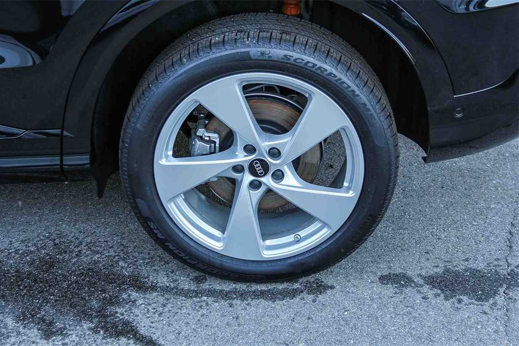 Thumbnail: 2025 Audi Q5 - 10