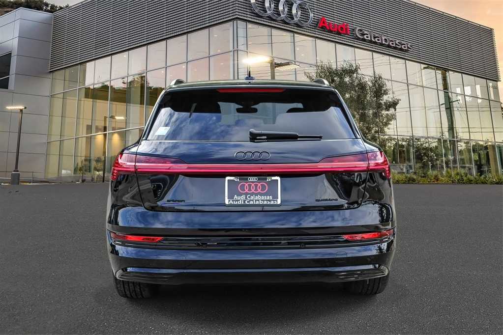 Thumbnail: 2022 Audi e-tron - 3