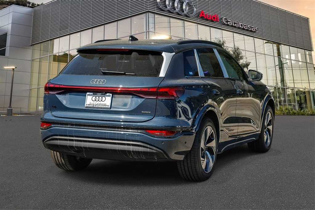 Thumbnail: 2025 Audi Q6 e-tron - 4