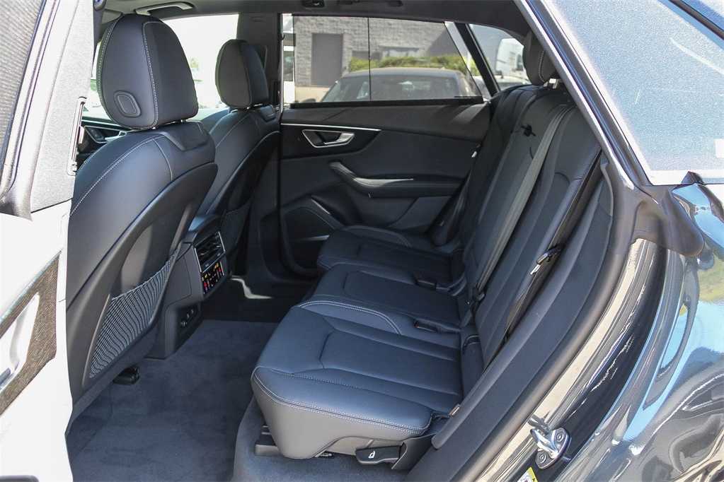 Thumbnail: 2026 Audi Q8 - 17