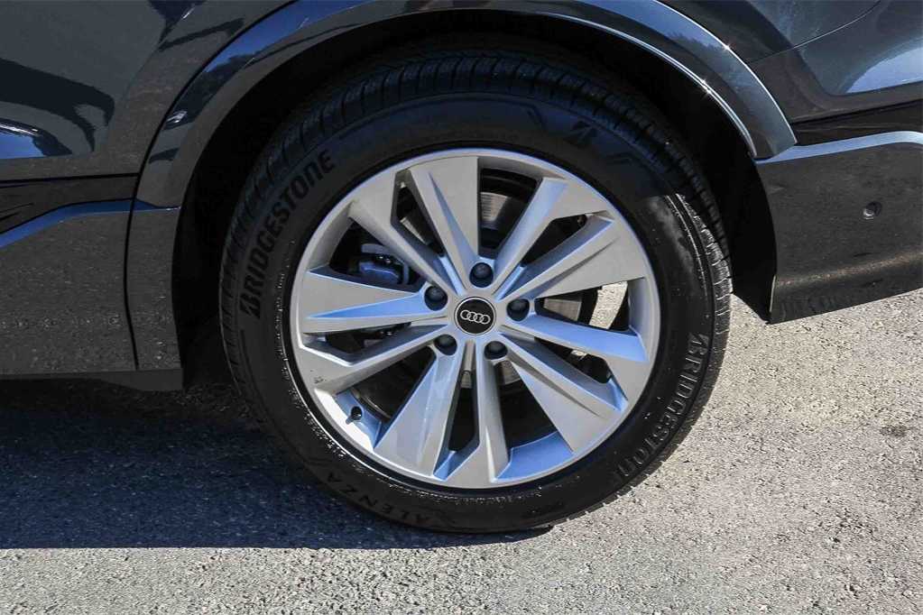 Thumbnail: 2025 Audi Q6 e-tron - 10