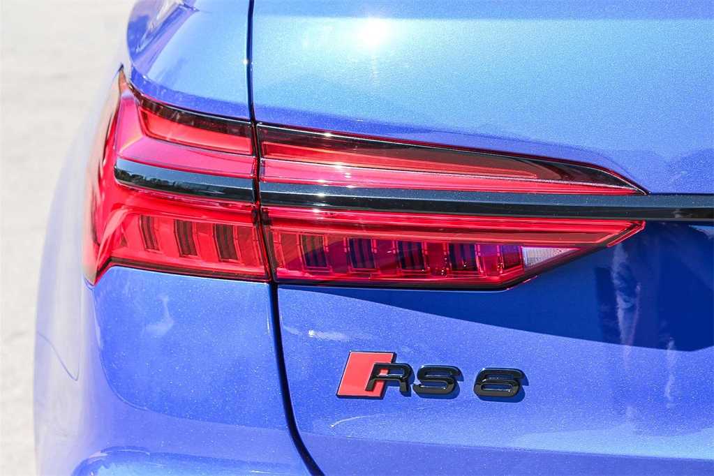 Thumbnail: 2022 Audi RS 6 - 7