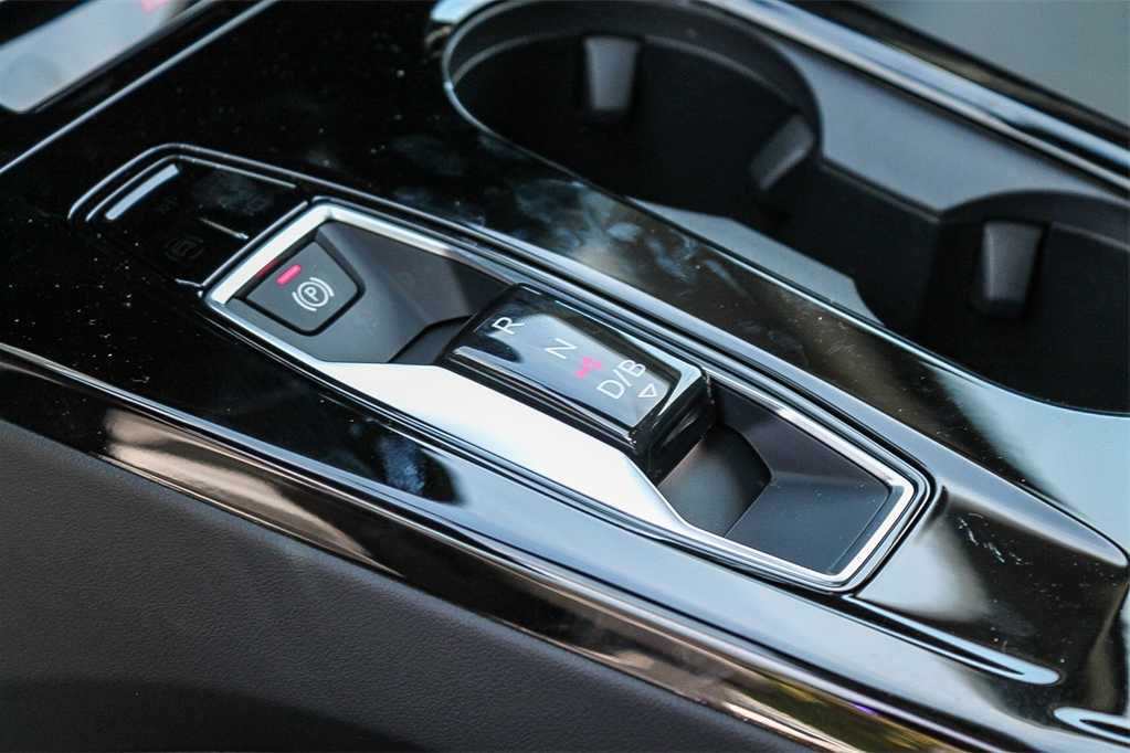 Thumbnail: 2025 Audi Q6 e-tron - 24