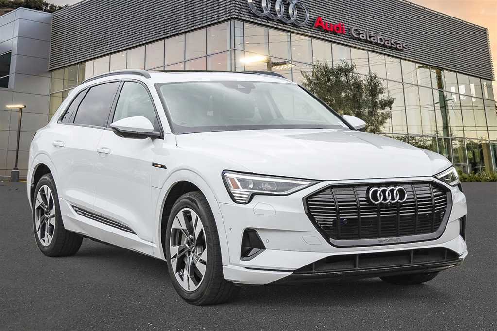 Thumbnail: 2022 Audi e-tron - 3