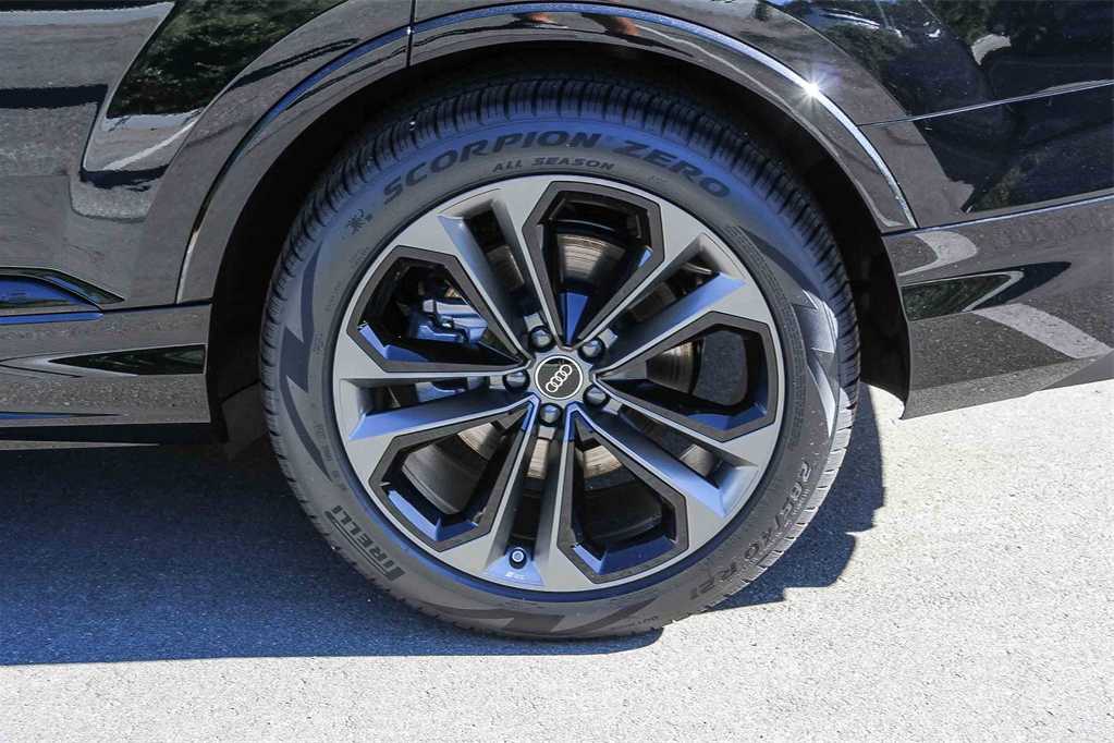 Thumbnail: 2026 Audi Q7 - 10