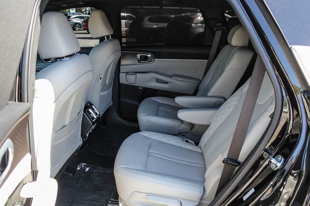 Thumbnail: 2025 Kia Sorento - 17