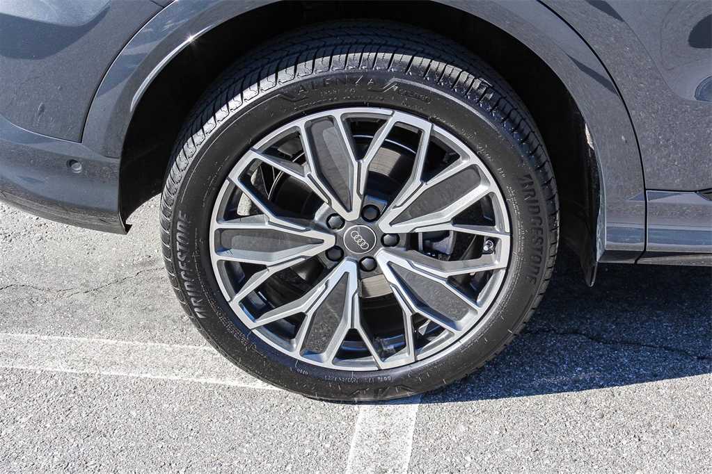 Thumbnail: 2025 Audi Q5 - 10