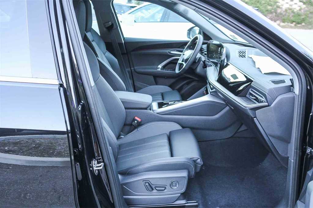 Thumbnail: 2025 Audi Q5 - 18