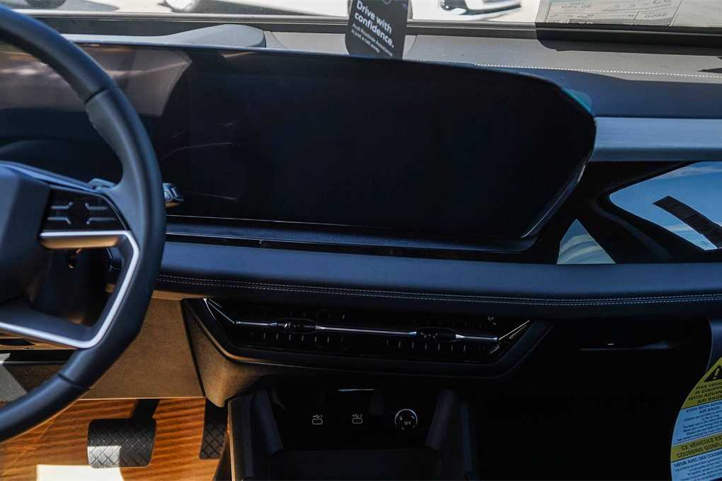 Thumbnail: 2025 Audi Q6 e-tron - 13