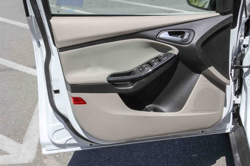 Thumbnail: 2017 Ford Focus - 20