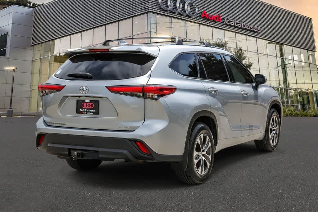 Thumbnail: 2021 Toyota Highlander - 4