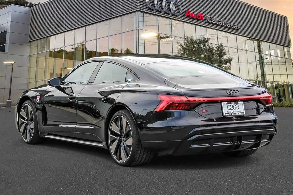 Thumbnail: 2026 Audi e-tron GT - 2