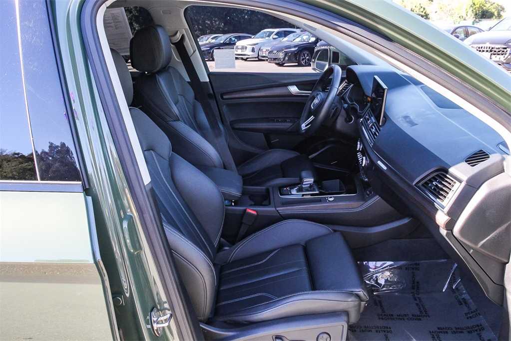 Thumbnail: 2023 Audi Q5 - 13