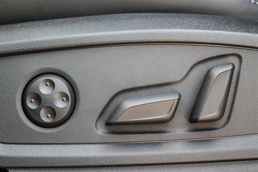 Thumbnail: 2024 Audi SQ5 - 24