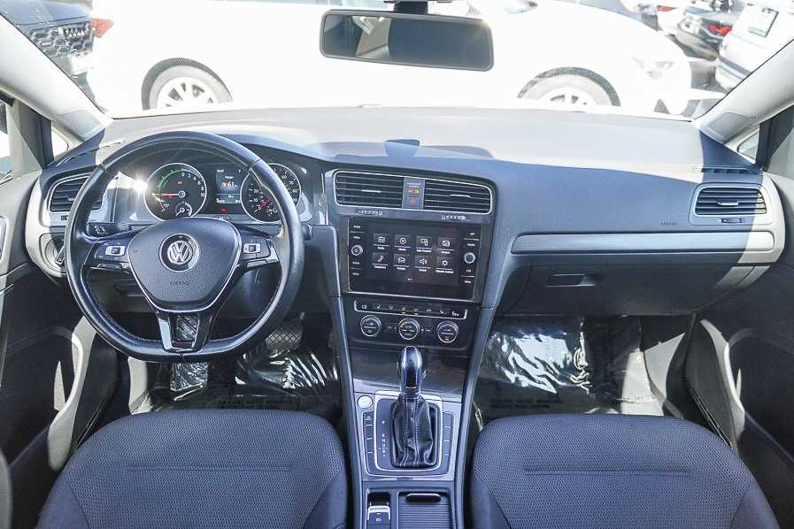 Thumbnail: 2019 Volkswagen e-Golf - 12