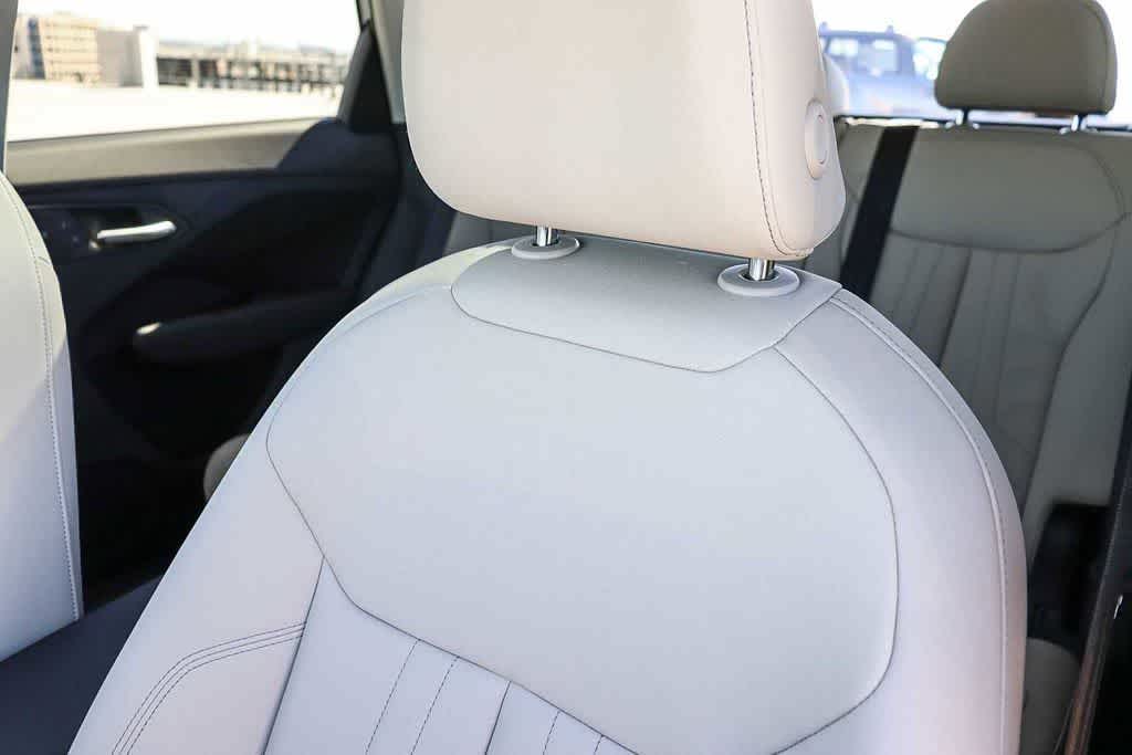 Thumbnail: 2026 Audi Q3 - 33