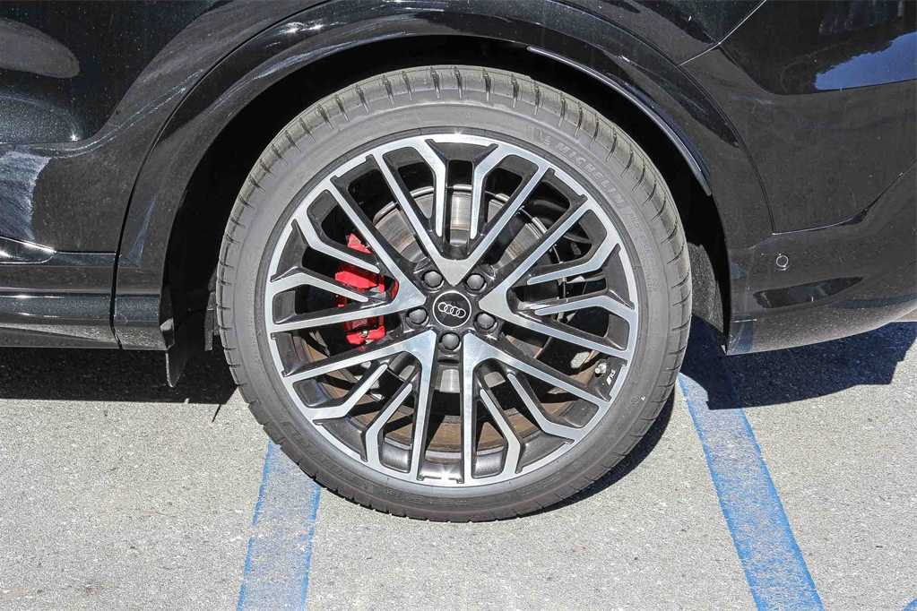 Thumbnail: 2025 Audi SQ5 - 10