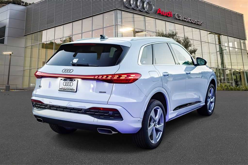 Thumbnail: 2025 Audi Q5 - 4