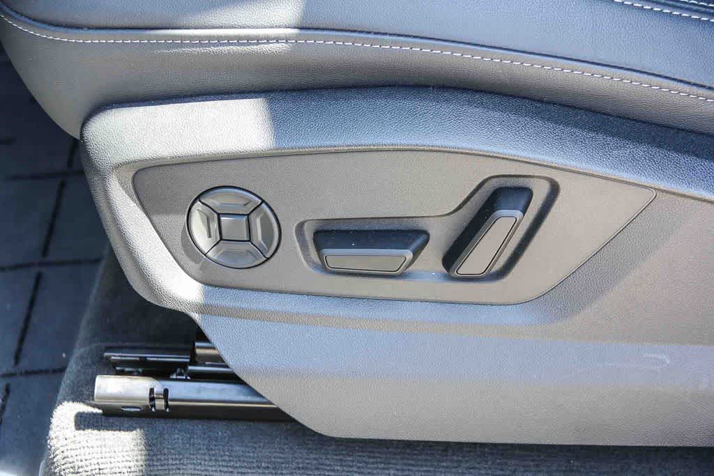 Thumbnail: 2026 Audi Q8 - 21