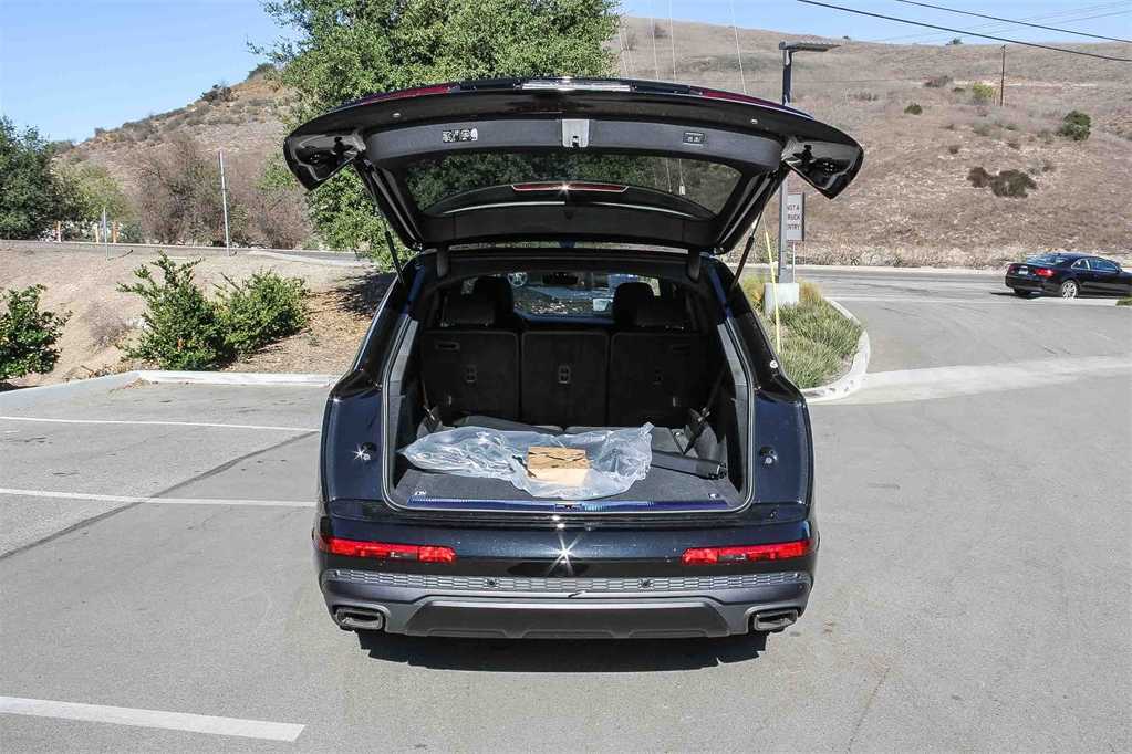 Thumbnail: 2026 Audi Q7 - 26