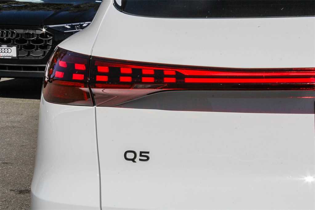 Thumbnail: 2025 Audi Q5 - 11