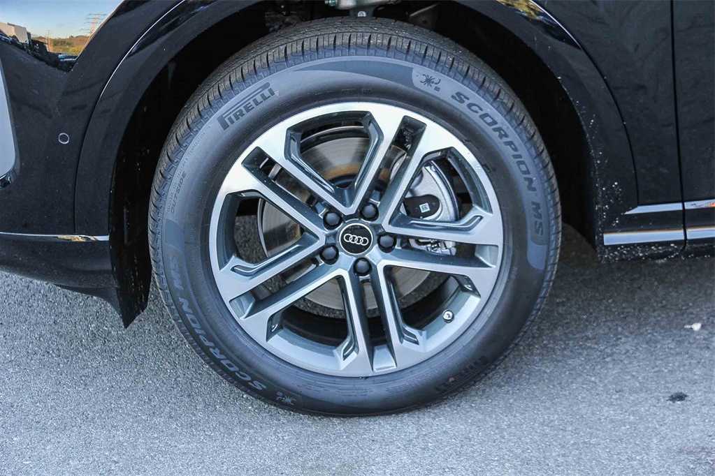 Thumbnail: 2025 Audi Q5 - 9