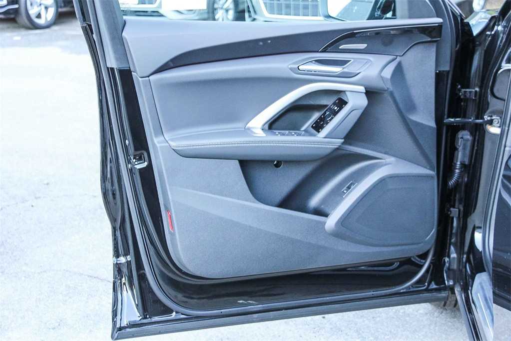 Thumbnail: 2025 Audi Q5 - 22