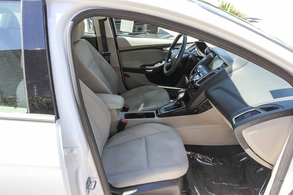 Thumbnail: 2017 Ford Focus - 16