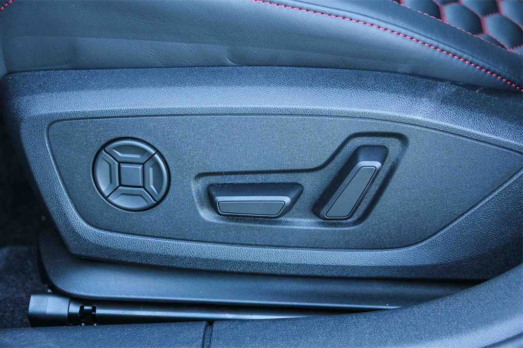 Thumbnail: 2026 Audi RS 3 - 21