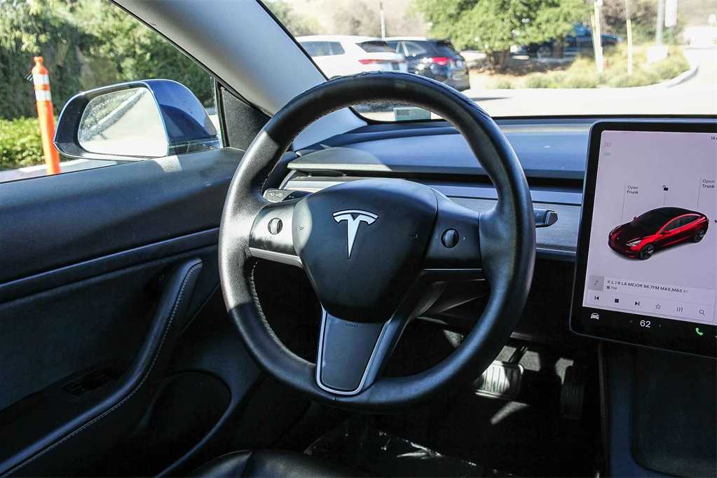 Thumbnail: 2021 Tesla Model 3 - 16