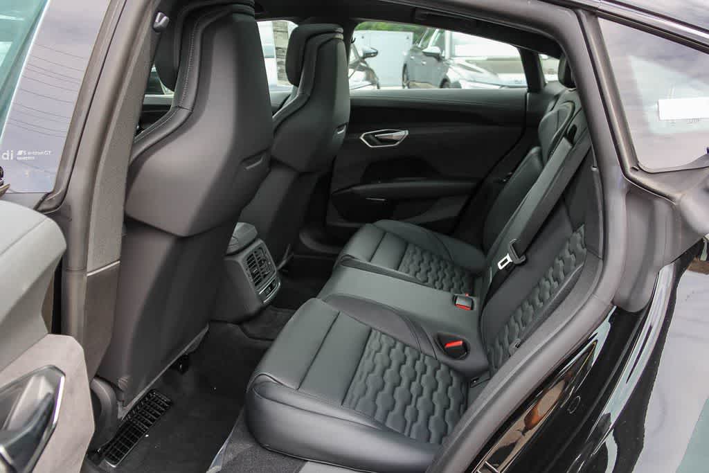 Thumbnail: 2026 Audi e-tron GT - 17