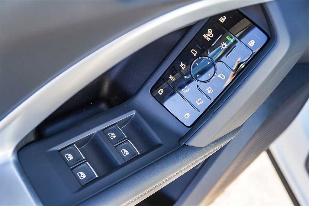 Thumbnail: 2025 Audi Q5 - 23