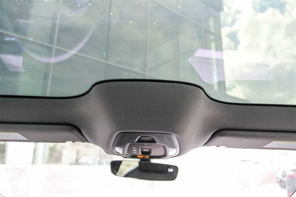 Thumbnail: 2025 Audi e-tron S - 12