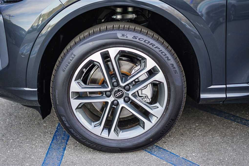 Thumbnail: 2025 Audi Q5 - 9