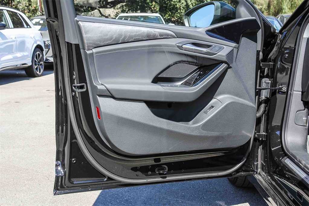 Thumbnail: 2025 Audi e-tron S - 22