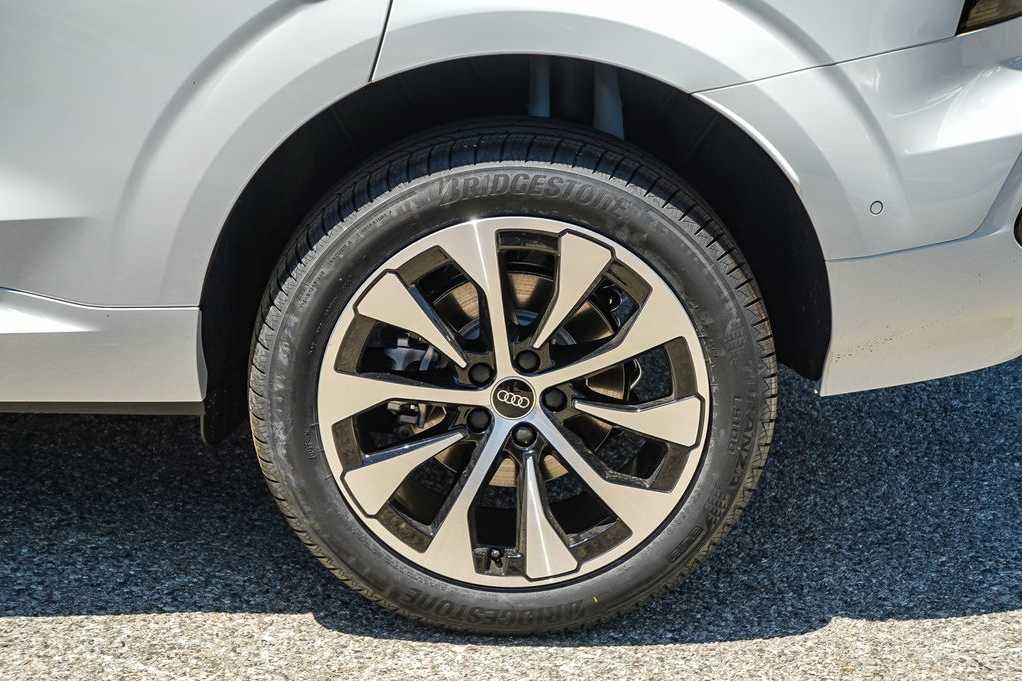 Thumbnail: 2026 Audi Q3 - 11