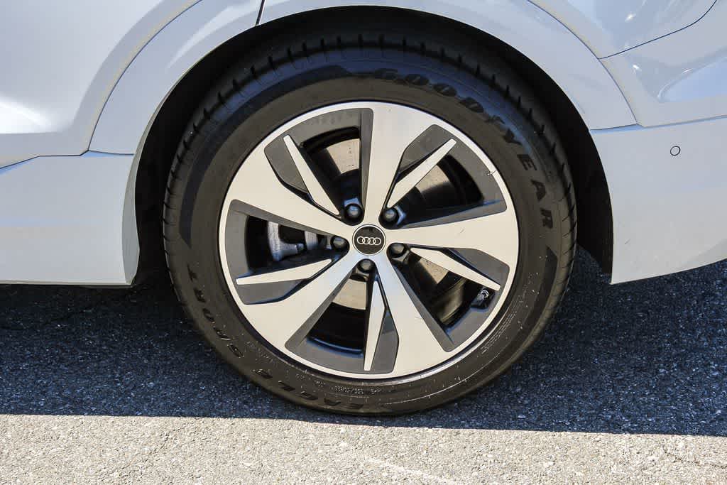 Thumbnail: 2024 Audi Q8 e-tron - 10