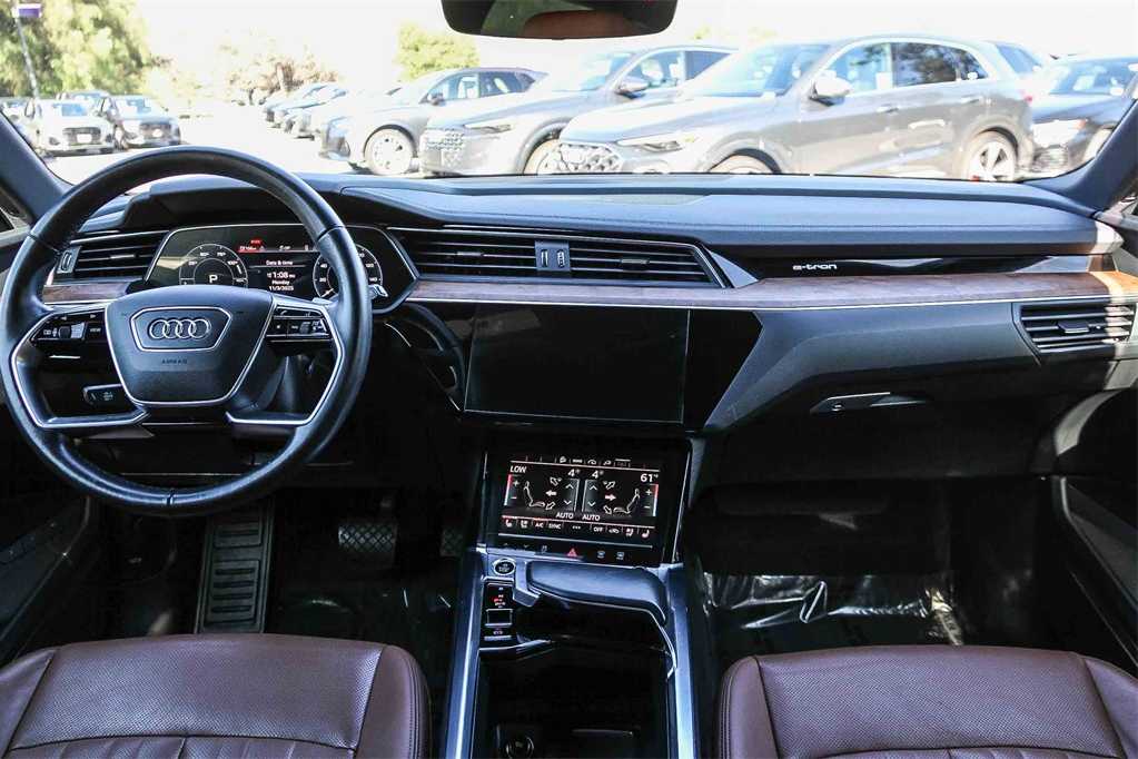 Thumbnail: 2022 Audi e-tron - 13