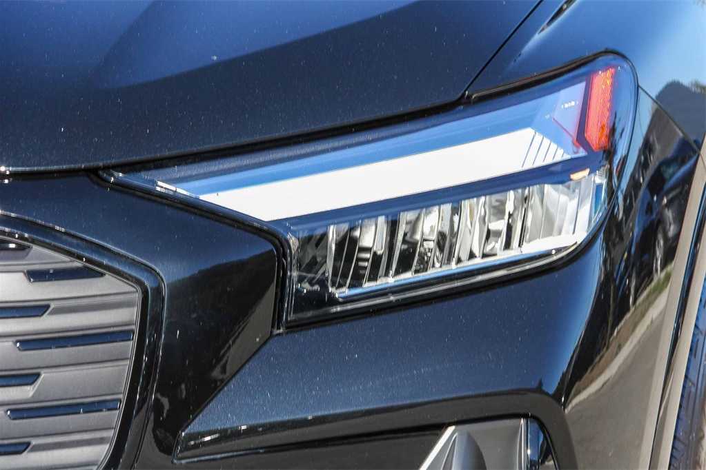 Thumbnail: 2024 Audi Q4 e-tron - 7