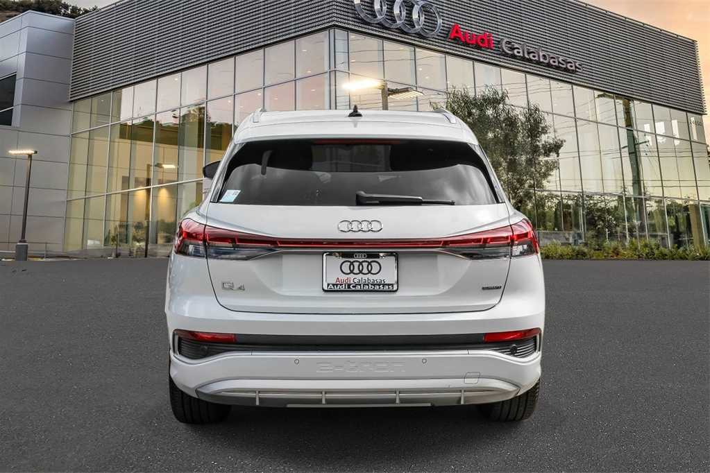 Thumbnail: 2023 Audi Q4 e-tron - 3