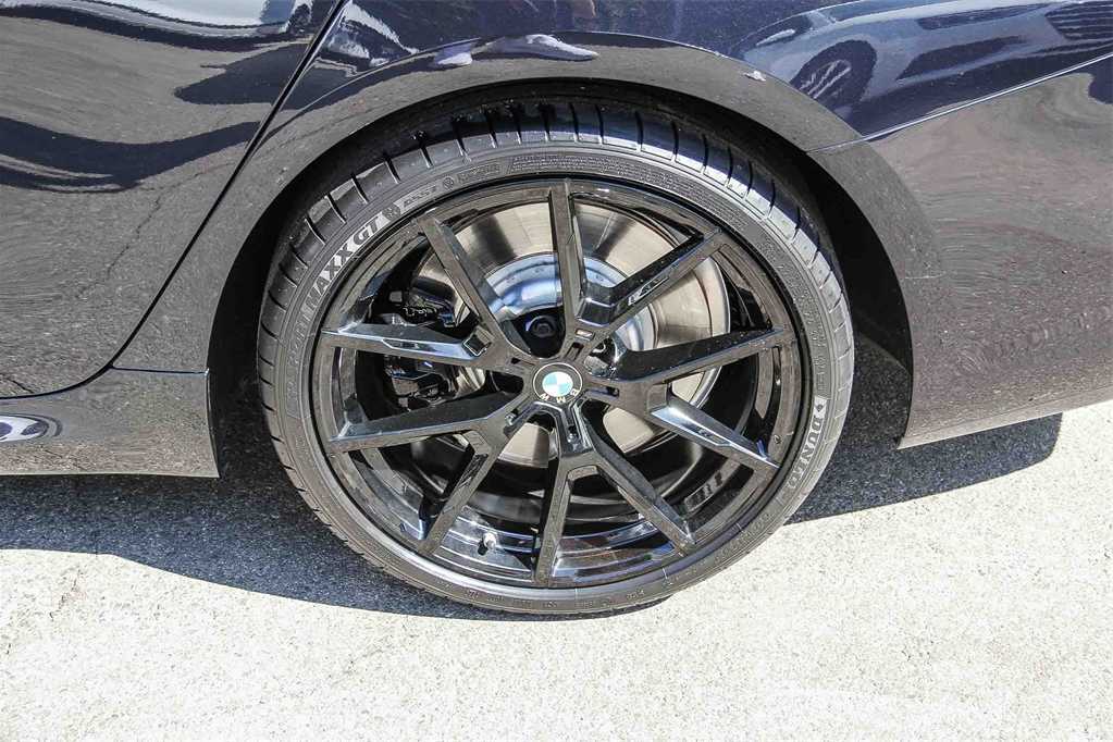 Thumbnail: 2023 BMW 8 Series - 10