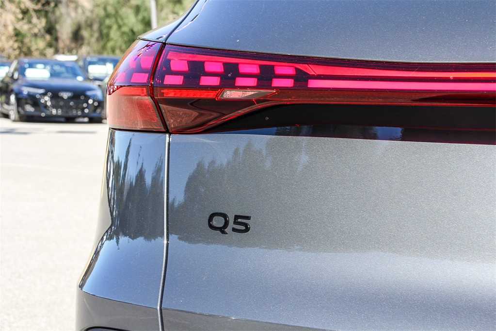 Thumbnail: 2025 Audi Q5 - 11