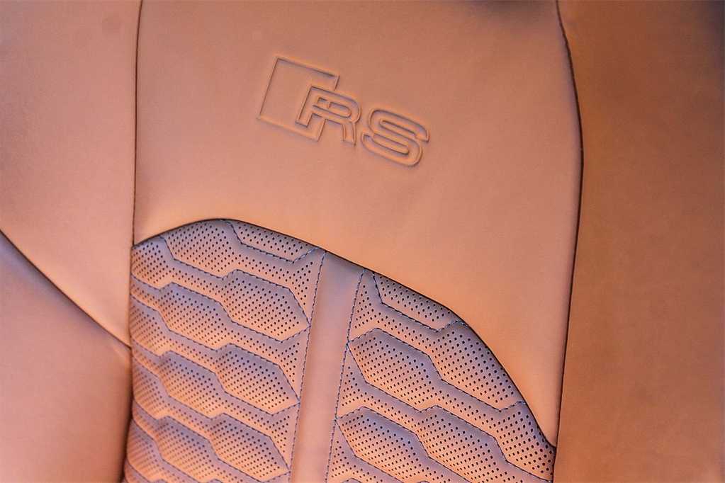 Thumbnail: 2022 Audi RS 6 - 28