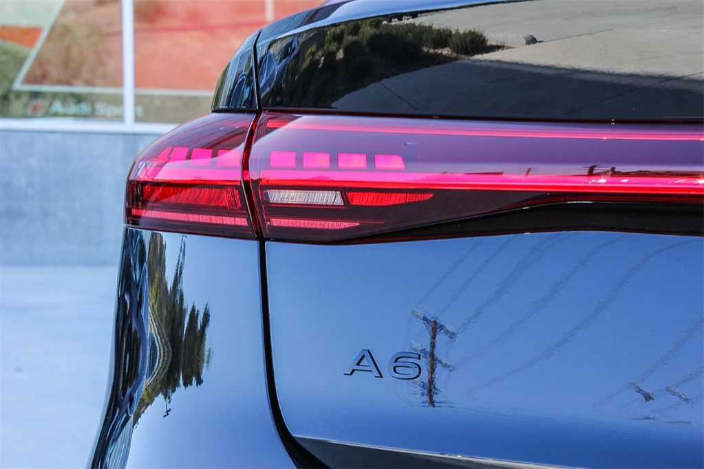 Thumbnail: 2025 Audi e-tron S - 11